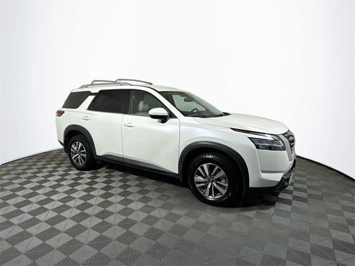 2022 Nissan Pathfinder SL 4WD