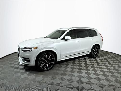 2023 Volvo XC90 B5 Plus