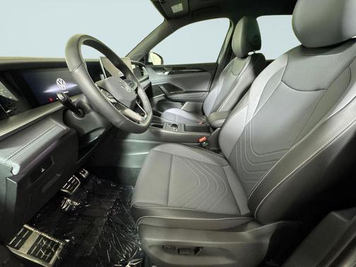 Platinum Gray Metallic 2025 Volkswagen Tiguan 2.0T SE R-Line Black 4MOTION