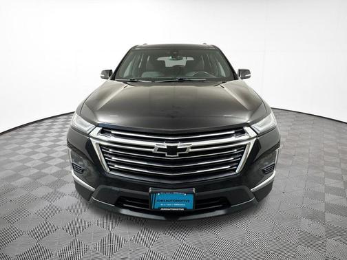 Mosaic Black Metallic 2023 Chevrolet Traverse LT Cloth