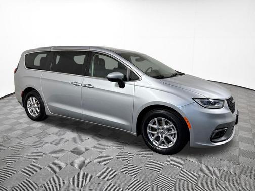 Silver Mist Clearcoat 2023 Chrysler Pacifica Touring L