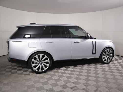 2023 Land Rover Range Rover P530 SE