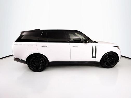 Fuji White 2026 Land Rover Range Rover P400 SE 7 Seat