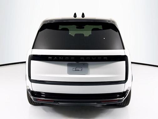 Fuji White 2026 Land Rover Range Rover P400 SE 7 Seat