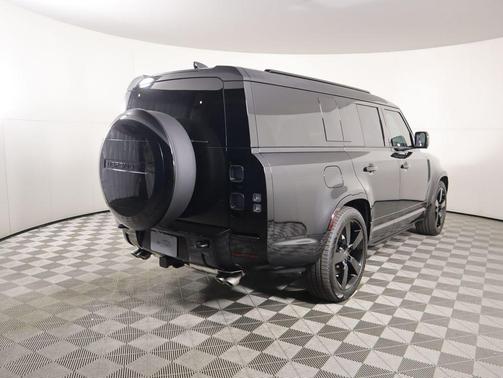 2025 Land Rover Defender V8