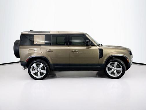 Gondwana Stone 2024 Land Rover Defender P500 SE