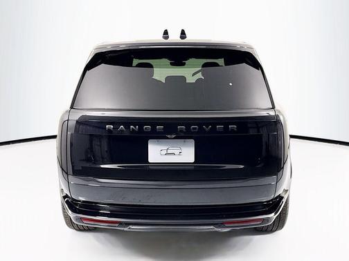 Santorini Black 2026 Land Rover Range Rover P400 SE 7 Seat