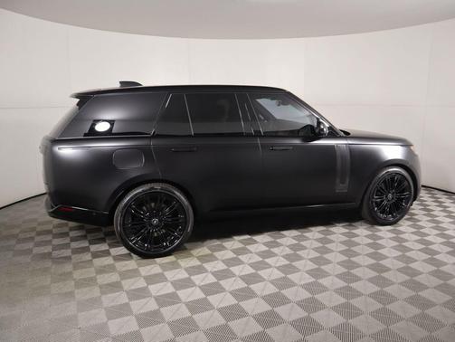2025 Land Rover Range Rover P530 SE