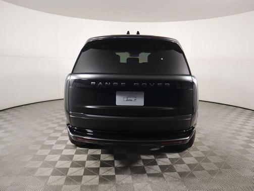 2025 Land Rover Range Rover P530 SE