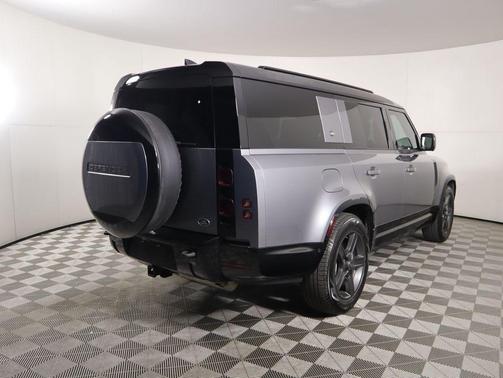 2023 Land Rover Defender 130 X-Dynamic SE