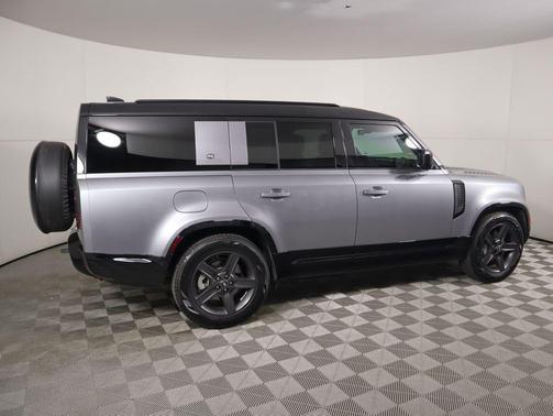 2023 Land Rover Defender 130 X-Dynamic SE