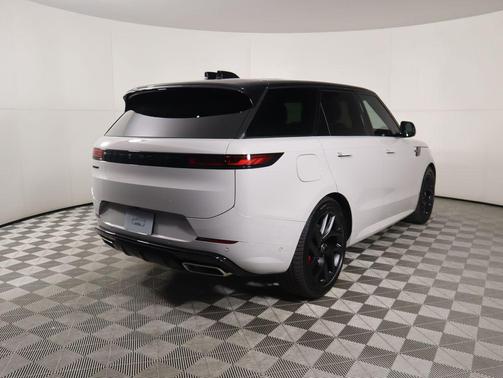 2025 Land Rover Range Rover Sport SE