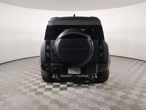 2026 Land Rover Defender 110 V8