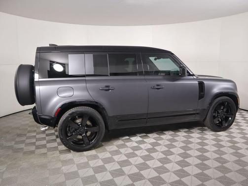 2026 Land Rover Defender 110 V8