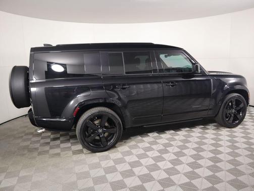 2025 Land Rover Defender V8