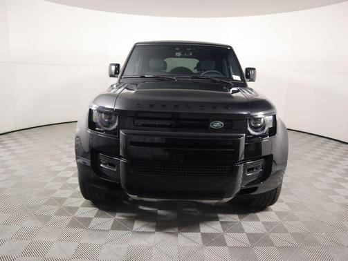 2025 Land Rover Defender V8