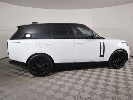 2025 Land Rover Range Rover P530 SE