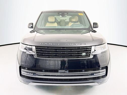 Santorini Black 2026 Land Rover Range Rover P550e SE