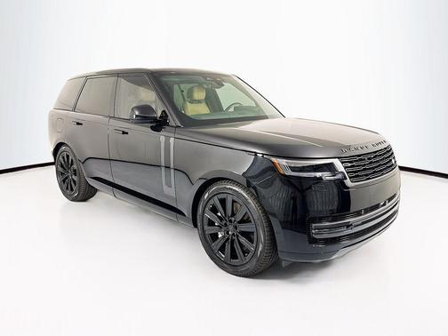 Santorini Black 2026 Land Rover Range Rover P550e SE