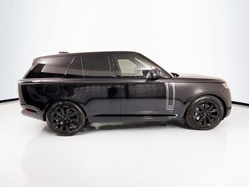 Santorini Black 2026 Land Rover Range Rover P550e SE