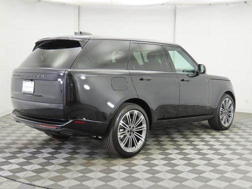 Santorini Black 2026 Land Rover Range Rover P400 SE