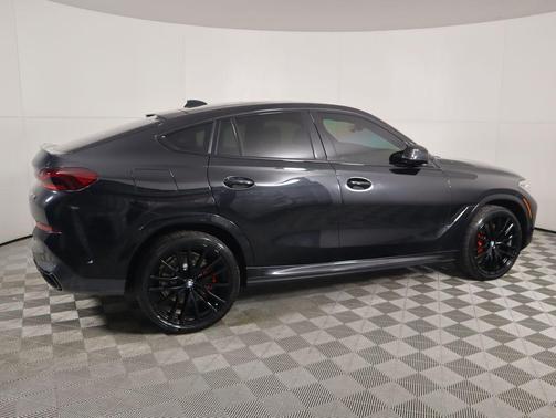 2022 BMW X6 M50i