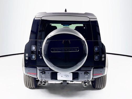 Santorini Black Metallic 2026 Land Rover Defender V8