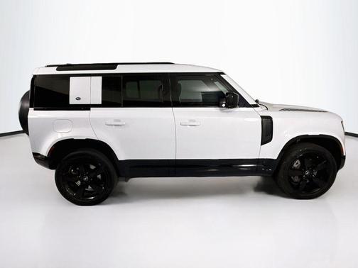 Fuji White 2022 Land Rover Defender X-Dynamic SE