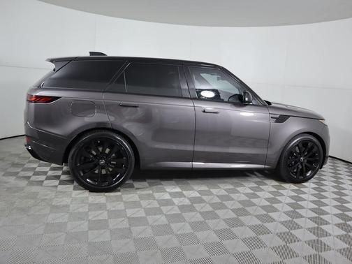 2025 Land Rover Range Rover Sport SE
