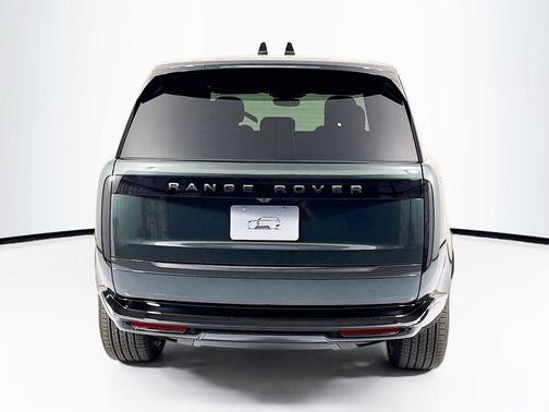 Belgravia Green 2026 Land Rover Range Rover P400 SE