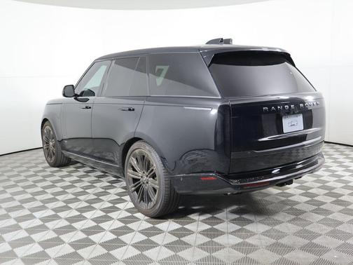 2025 Land Rover Range Rover P530 SE