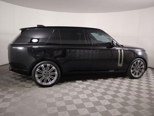 2025 Land Rover Range Rover P530 SE 7 Seat