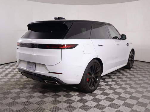 2025 Land Rover Range Rover Sport SE