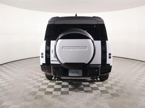 2026 Land Rover Defender V8