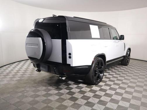 2026 Land Rover Defender V8