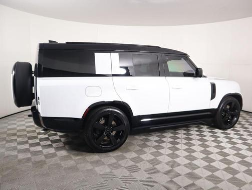 2026 Land Rover Defender V8