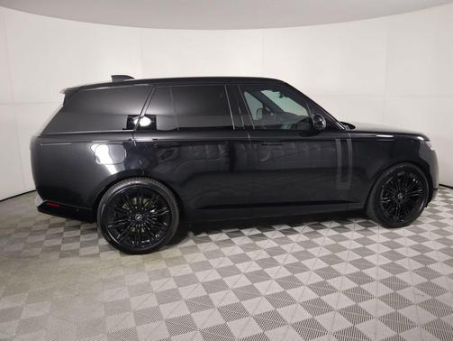 2025 Land Rover Range Rover P530 SE