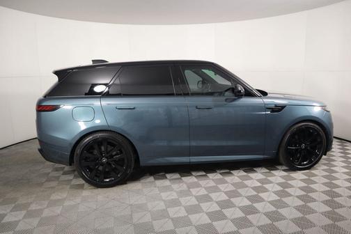 2025 Land Rover Range Rover Sport SE