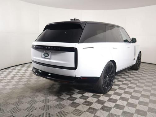 2025 Land Rover Range Rover P550e SE