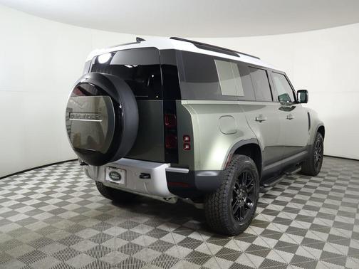 2025 Land Rover Defender 110 P300