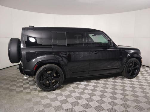 2026 Land Rover Defender 110 V8