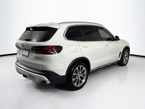 Alpine White 2024 BMW X5 xDrive40i