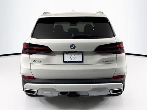 Alpine White 2024 BMW X5 xDrive40i