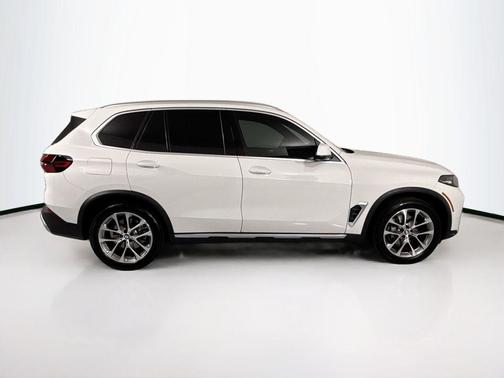 Alpine White 2024 BMW X5 xDrive40i