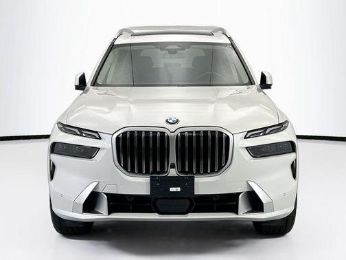 White Metallic 2026 BMW X7 xDrive40i