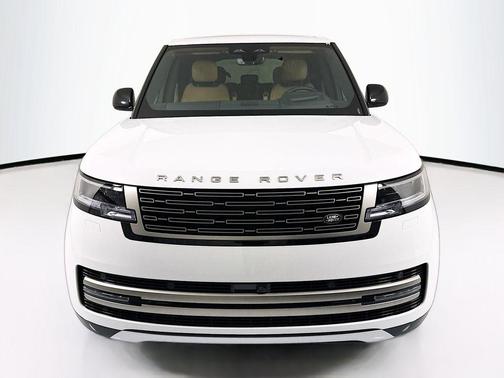 Fuji White 2026 Land Rover Range Rover P400 SE 7 Seat