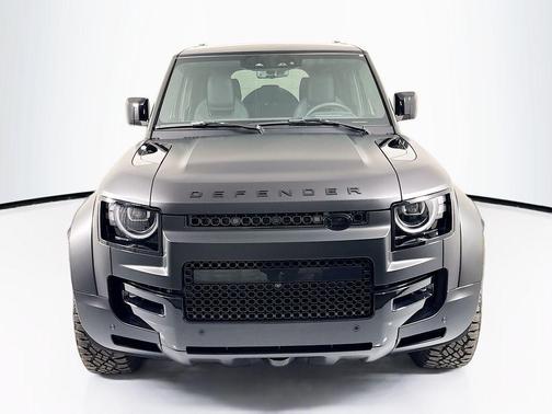 Narvik Black 2026 Land Rover Defender OCTA