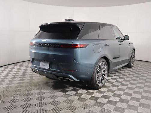 2025 Land Rover Range Rover Sport SE