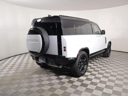 2025 Land Rover Defender 110 P400 X-Dynamic SE