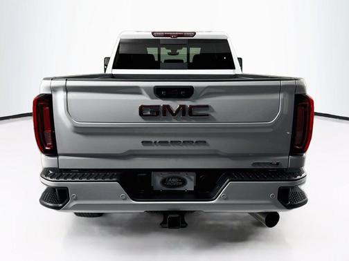 Summit White 2022 GMC Sierra 2500 AT4